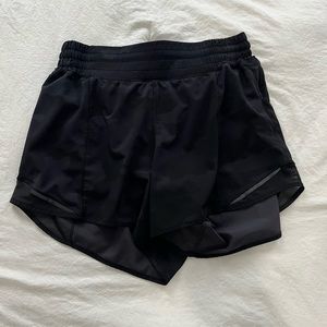 Lululemon - black camo - Great condition - Hotty Hot High-Rise Lined Short 4”